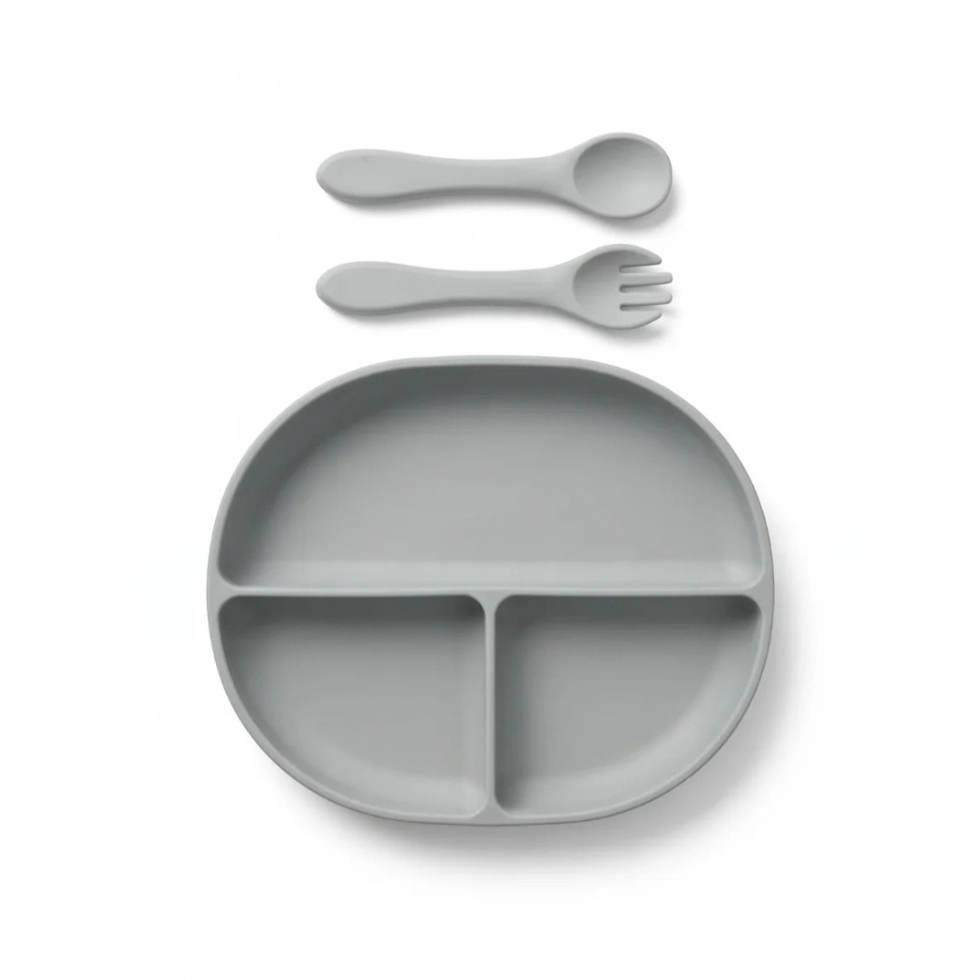 3-delni silikonski jedilni set Divider Grey na belem ozadju